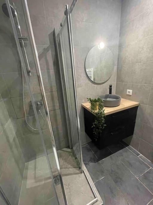 Апартаменты Studio Tout Confort, Au Pied De Toute Commodite, 2 Кретей Экстерьер фото