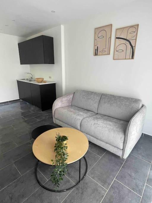 Апартаменты Studio Tout Confort, Au Pied De Toute Commodite, 2 Кретей Экстерьер фото